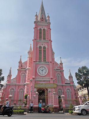 Nhà thờ Tân Định nằm trên đường Hai Bà Trưng, quận 3, TPHCM